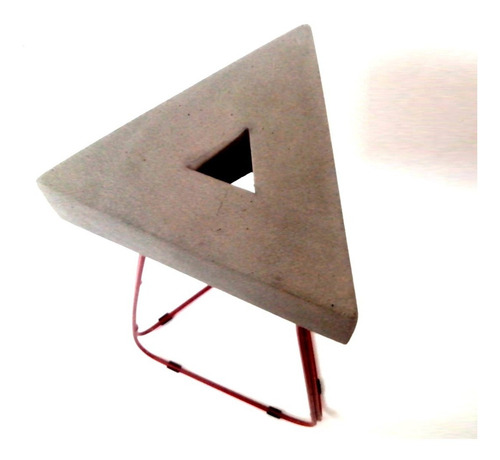 Imagen 2 de 4 de Banco Cemento Y Metal Minimalista Triangular