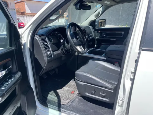 Dodge LARAMIE 5.7 Laramie Mcab 4x4 Mt