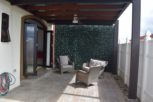 Alquilo Casa En Condominio Vila De La Colina, En Excelente Estado De Conservación Con Patio Amplio Y Hermosa Terraza