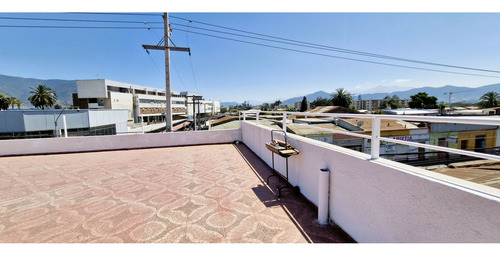 Gran Propiedad Comercial En Quillota, 800 M2., Con 2 Dptos.,