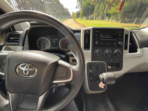 Toyota Hiace 2.8 Tdi Furgón 6at L2h2 3a 5p