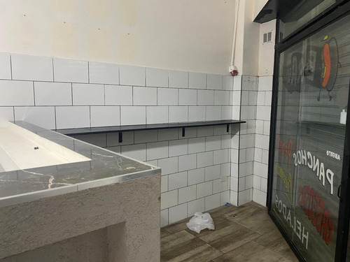Excelente Local En Esquina Alquiler Aristóbulo Del Valle Y Avellaneda Pancheria /maxi Kiosco