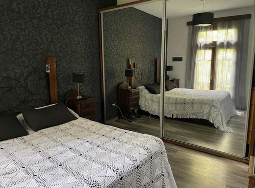 Casa En Venta - 3 Dormitorios 3 Baños - Cochera - 250mts2 - Temperley