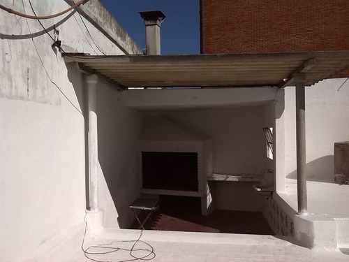 Local Comercial + Una Casa + Un Apartamento En La Blanqueada