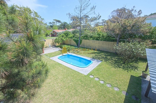 Casa En Venta San Rafael, Con Piscina- Ref: 3875