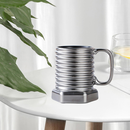 - Taza Del Desayuno Del Agua De La Colección De De Plata
