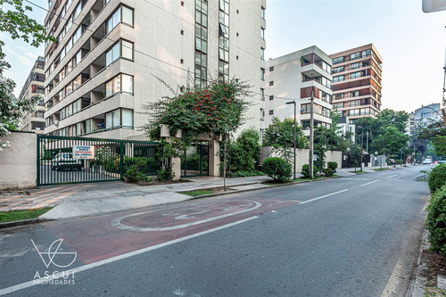 Departamento En Venta De 2 Dorm. En Las Condes