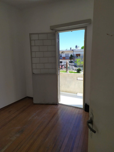 Local Comercial + Una Casa + Un Apartamento En La Blanqueada