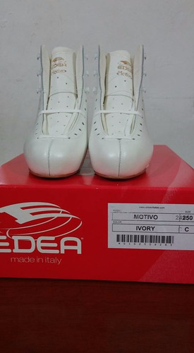 Bota Edea Motivo  Talle 250  ( 37 1/2 )