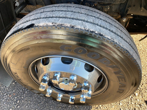 Imagem 11 de 14 de Vw 17.230 Robust 4x2 2019 Toco Com Baú Frigorífico Gancheiro