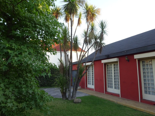 Excelente Casa Con Gran Terreno Cercana A Plaza El Bosque