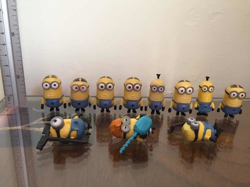 Minions / Lote De 11 Figuras / Huevito Kinder