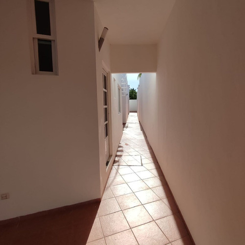 Imagen 25 de 26 de Casa En Renta De Una Sola Planta Con Alberca Zona Norte Meri