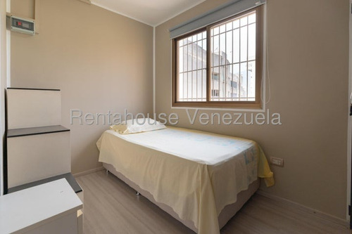 Imponente Y Moderno Ph En Venta En Los Chaguaramos. Yr25-18095. Servicio De Agua Constante, Gas Directo, Internet De Fibra Óptica Y Línea Cantv.