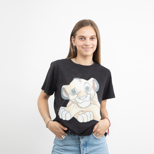 Polera Mujer Rey León Patas Cruzadas Negro Disney