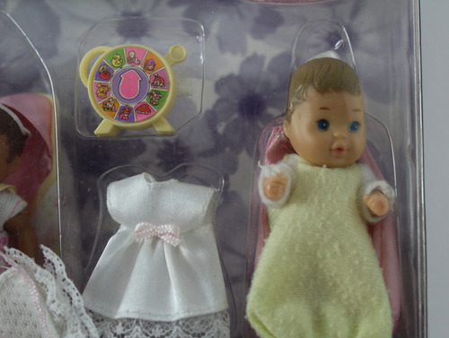 Mattel Barbie Krissy Baby Layette (Usado)