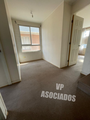 Prop Adjudica En Remate Casa De 3 Pisos Con 3 Dorm Y 3 Baños