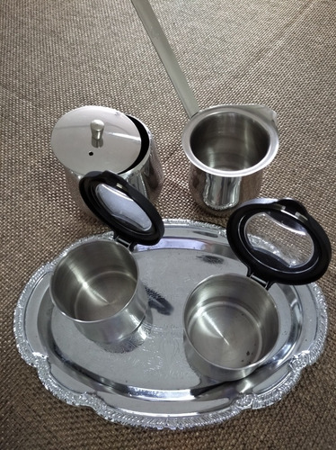 Juego De Te Y Café Todo En Acero Inoxidable. (Usado)