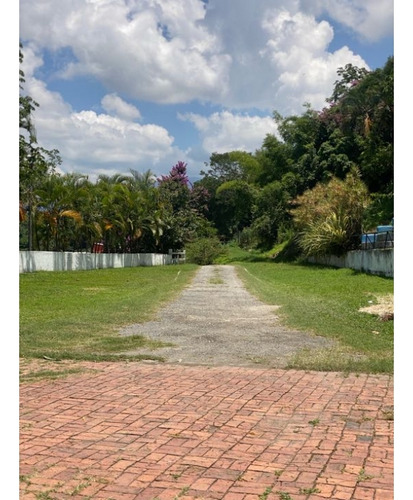 Alquilo Terreno 15.000m2 La Guairita 6011