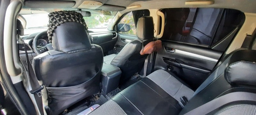 Imagen 16 de 25 de Toyota Hilux 4x4 Sr Modelo Revo Sr