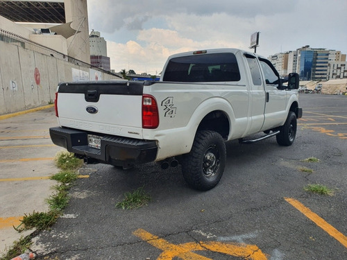 Imagen 6 de 9 de Ford F-350 Pickup Cabina Y 1/2