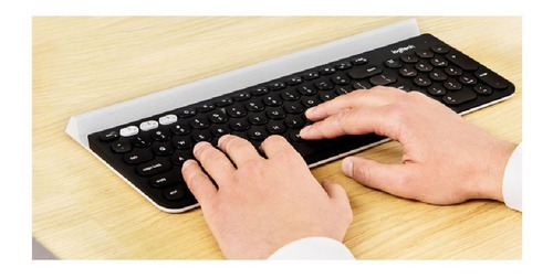 Teclado bluetooth Logitech K780 QWERTY español latinoamérica color negro y blanco
