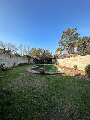 Chalet Con Piscina En Barrio De Vicenzo Grande