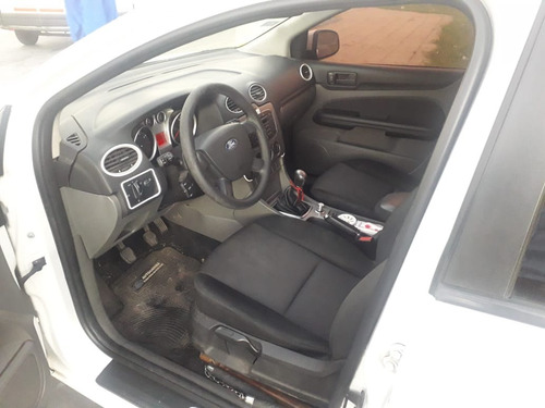 Ford Focus 1.6 Trend 5 Ptas / Nafta / 2013