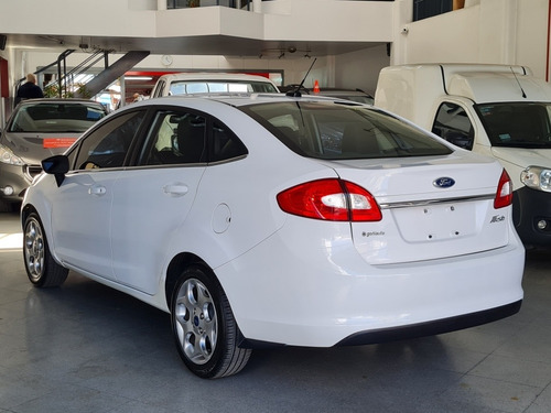 Imagen 8 de 15 de Ford Fiesta Kinetic Design 2011 1.6 Design Sedan 120cv Trend