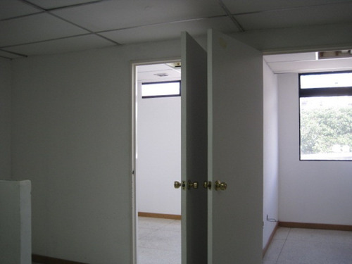Imagen 8 de 15 de Alquiler Oficina Ubicada En La Campiña. Consta De 94m2