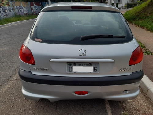 Imagem 8 de 13 de Peugeot 206 1.4 2004