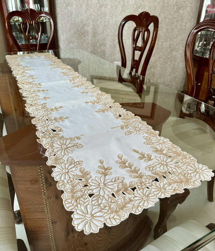 Camino De Mesa Con Encaje Beige Borado En Flores 