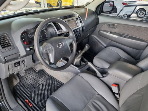 Imagen 12 de 21 de Toyota Hilux 2013 2.7 Cd Srv Vvti 4x4 Cuero