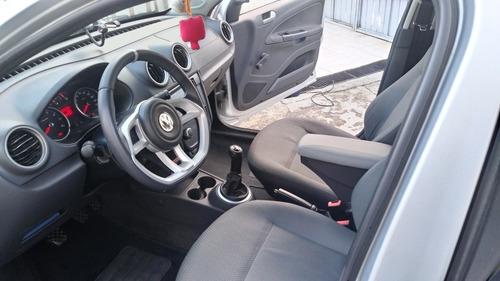 Imagem 6 de 12 de Volkswagen Voyage 2011 1.0 Vht Trend Total Flex 4p