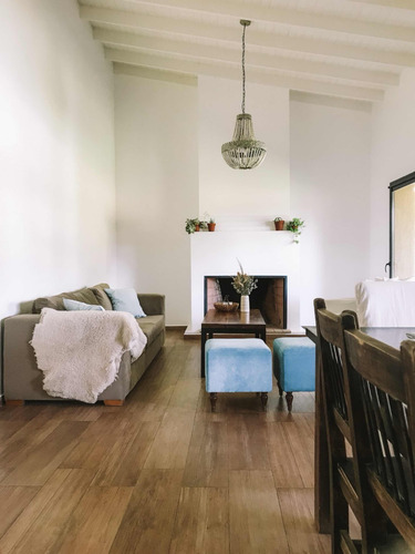 Casa En Neuquén , Barrio Los Canales. Alquiler/venta.