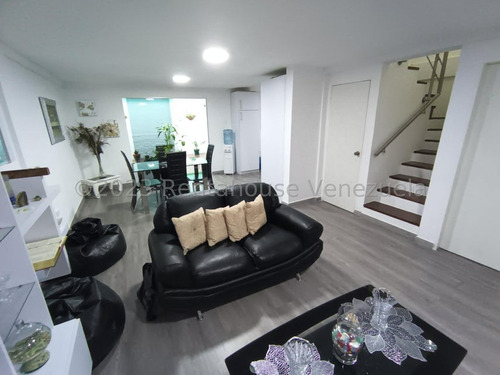 Imagen 6 de 30 de Hermoso Townhouse Ubicado En Conjunto Cerrado Con Pozo, Vigilancia Privada Y Doble Porton De Acceso, Es Moderno Y Tendencia Minimalista, Cuenta Con Su Cocina Empotrada Equipada, Pisos Laminados