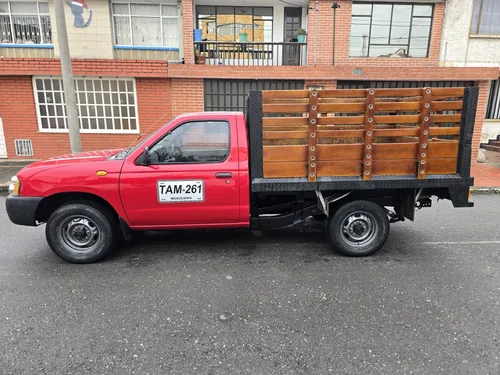 Nissan Frontier Estacas 2.4L 4x2 MT