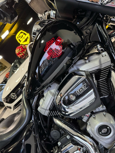 Excelente Harley Davidson Electra Glide 2019