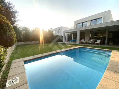 Excelente, Casa En Venta De 3 Dorm Y Serv. Chamisero, Colina