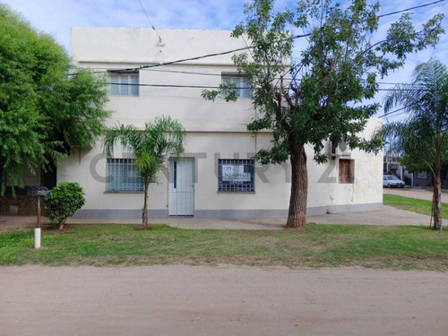 Casa De 4 Dormitorios En Barrio Transporte, Santa Fe. .
