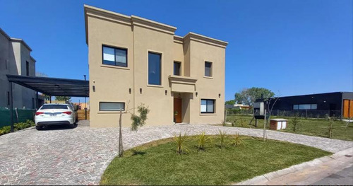 Venta Casa 2 Plantas, 5 Habitaciones, C/piscina,  San Ramón, Pilar Del Este.-