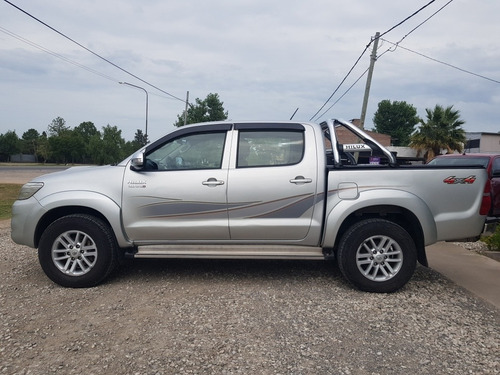 Toyota Hilux 3.0 Cd Srv Cuero 171cv 4x4 2014
