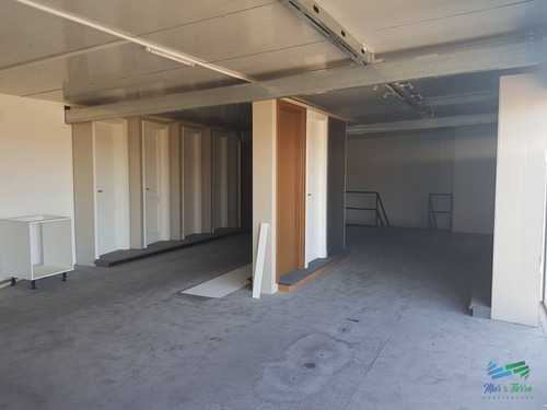 Excelente Galpon Con Oficinas, 600 M2, En Maldonado.- Ref: 2619