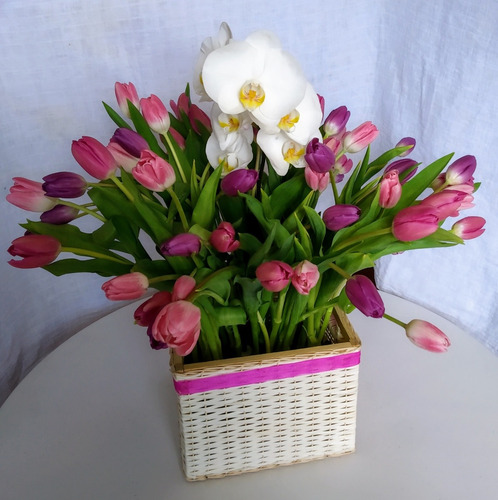 Arreglo Floral 60 Tulipanes Con Orquideas | MercadoLibre