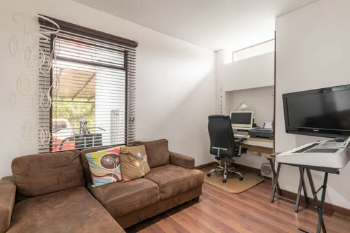 Casa En Arriendo/venta En El Tejar. Cod A13210
