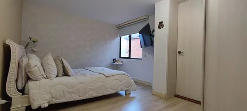 Apartamento En Venta En Colina Campestre. Cod V12413