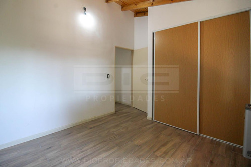 Amplios Triplex A Estrenar 5 Ambientes, Excelente Ubicación - Olivos