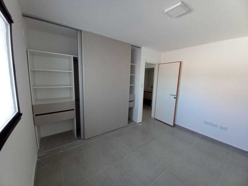 Amplio Duplex En Venta En Greenville Ii