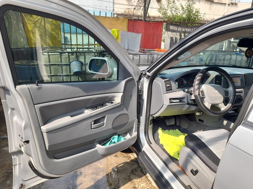 Imagen 11 de 15 de Jeep Grand Cherokee 3.7 Laredo V6 65° Aniversario 4x2 Mt
