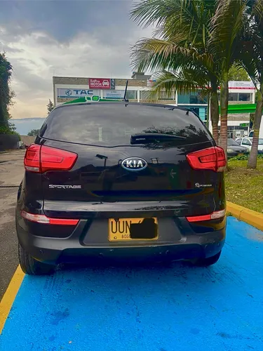 Kia Camioneta Cilindraje 2.0 Gasolina Color Negro 4x2